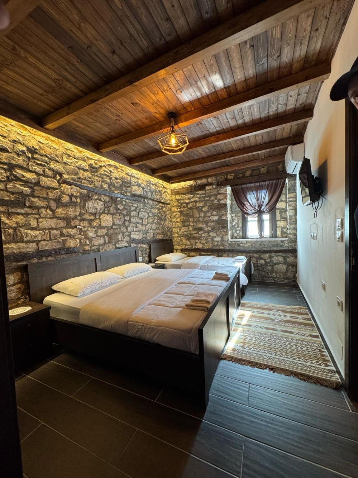 Bujtina Bega Hotel Berat Exterior photo