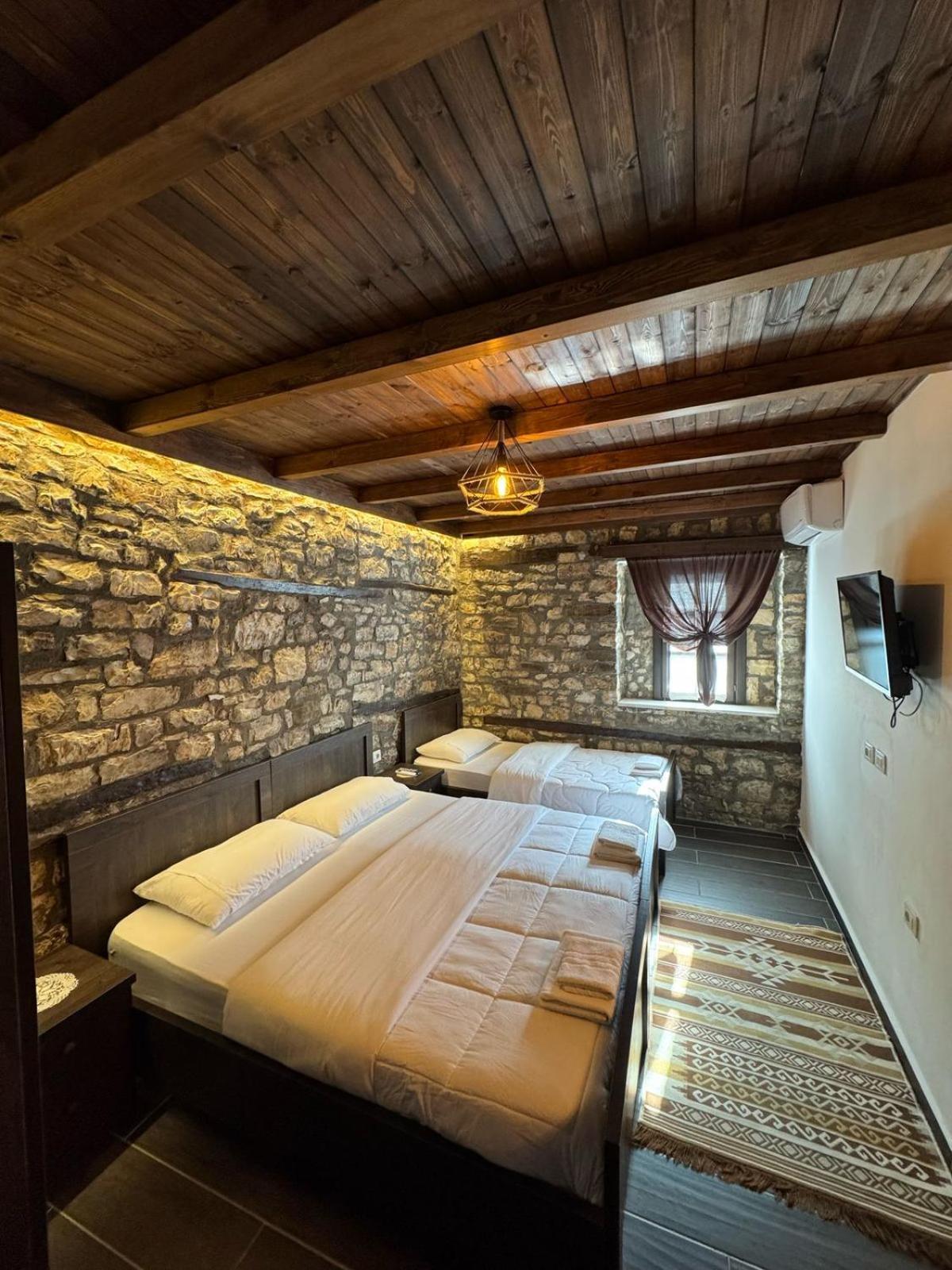 Bujtina Bega Hotel Berat Exterior photo
