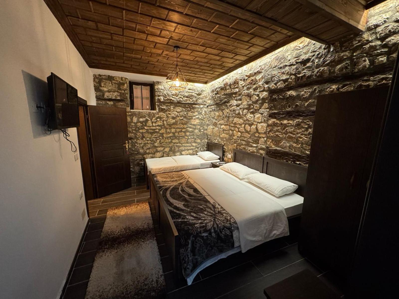 Bujtina Bega Hotel Berat Exterior photo